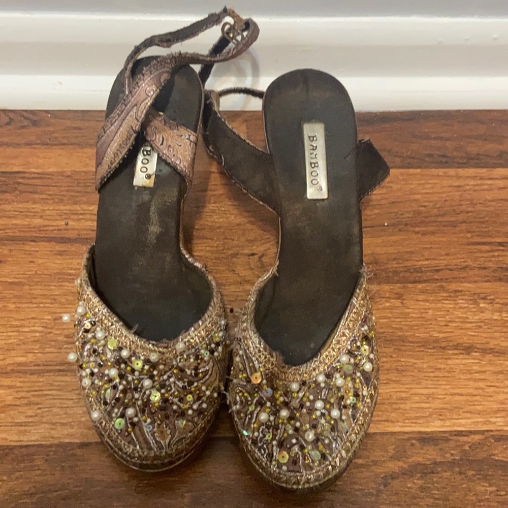 Brown pearl wedge